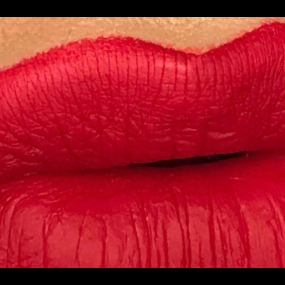 Matte Liquid Lipstick in ”Victress” - Picture 2 of 3